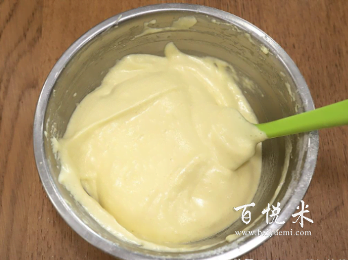 2個雞蛋就能烤出12個無油酸奶杯子蛋糕,口感柔軟